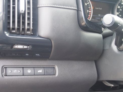 Used 2025 Nissan Pathfinder SV FWD image 23