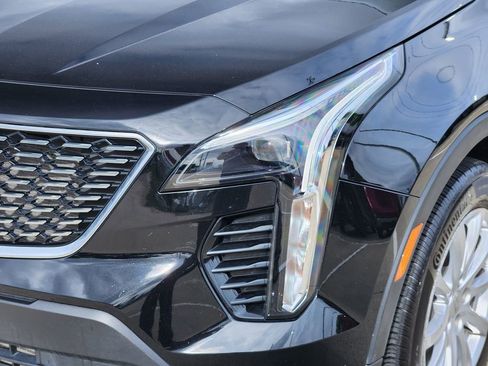 Used 2021 Cadillac XT4 Luxury w/ Cold Weather Package FWD image 9