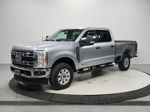 Used 2024 Ford F250 XLT AWD/4WD image 3