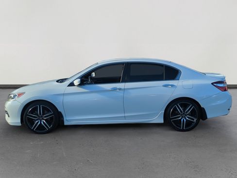 Used 2017 Honda Accord Sport image 2