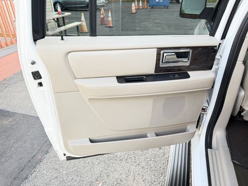 Used 2015 Lincoln Navigator L 4WD image 33