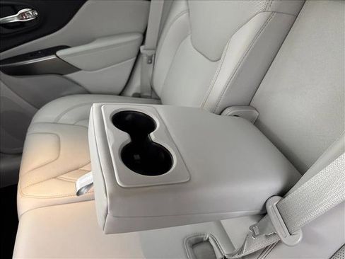 Used 2020 Jeep Cherokee Limited w/ Technology Group image 19