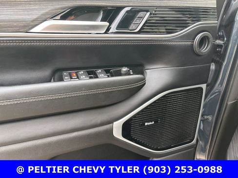 Used 2023 Jeep Wagoneer Series III w/ Premium Group I image 11