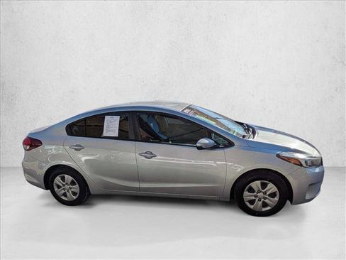 Used 2018 Kia Forte LX image 4