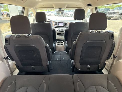Used 2023 Chrysler Voyager LX FWD image 21