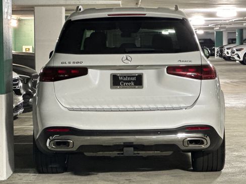 New 2026 Mercedes-Benz GLS 580 4MATIC image 9