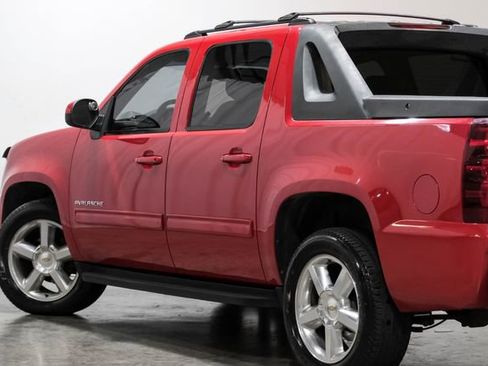 Used 2011 Chevrolet Avalanche LS RWD image 15