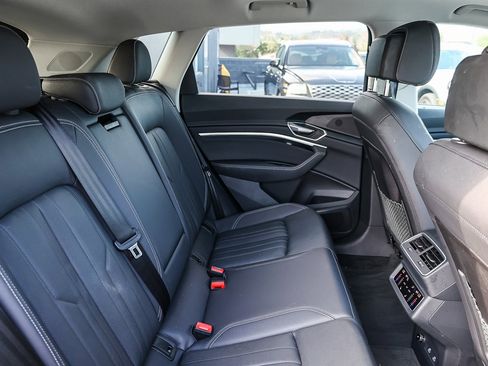 Used 2024 Audi Q8 e-tron Premium Plus w/ Premium Plus Package image 18