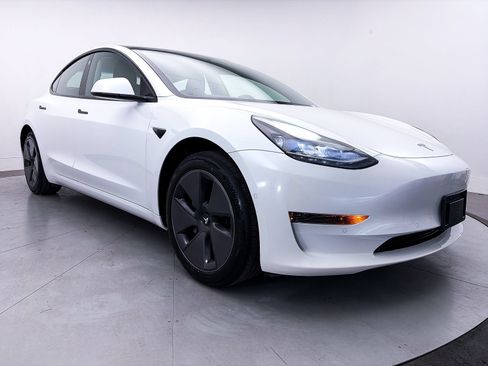 Used 2021 Tesla Model 3 Standard Range Plus RWD image 10