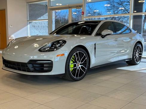 Used 2021 Porsche Panamera 4S w/ Premium Package image 4