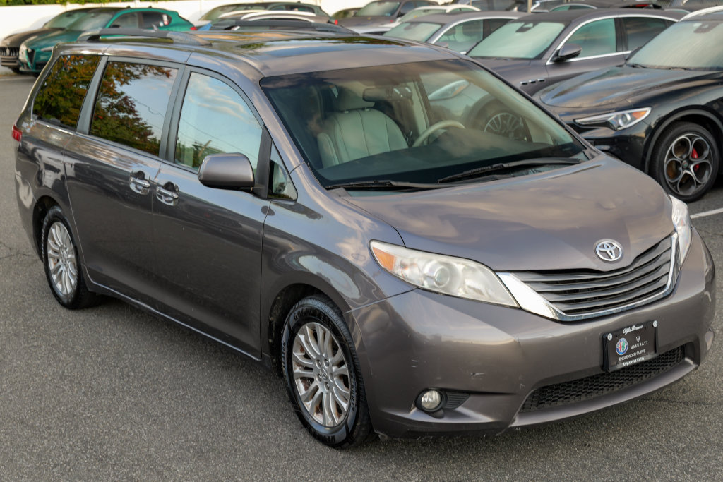 Used 2011 Toyota Sienna XLE w/ Premium Pkg FWD image 9