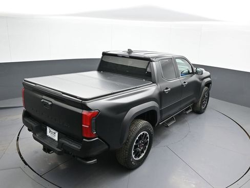 Certified 2025 Toyota Tacoma TRD Off-Road image 38