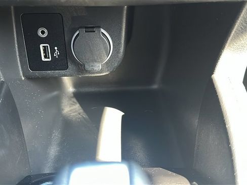 Used 2018 Nissan Kicks SV FWD image 27