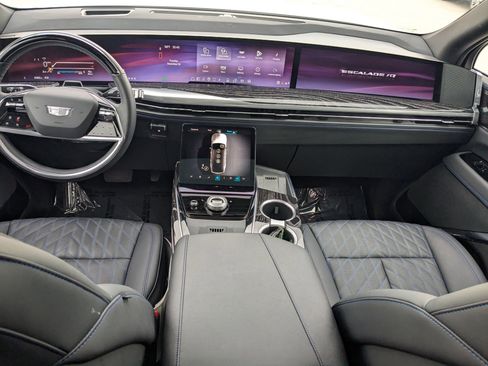 Certified 2025 Cadillac Escalade IQ Sport 1 w/ Smart Trailering package image 18