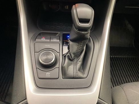 Used 2025 Toyota RAV4 XLE AWD/4WD image 16