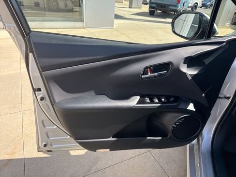 Used 2018 Toyota Prius Prime Premium image 25