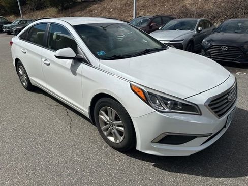 Used 2017 Hyundai Sonata SE image 1