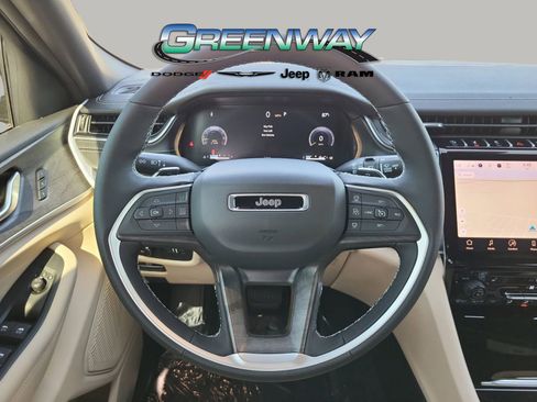 New 2025 Jeep Grand Cherokee Limited w/ Black Appearance Package image 30