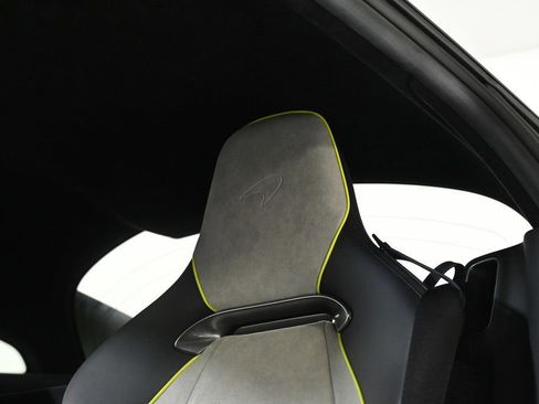 Used 2023 McLaren Artura image 18