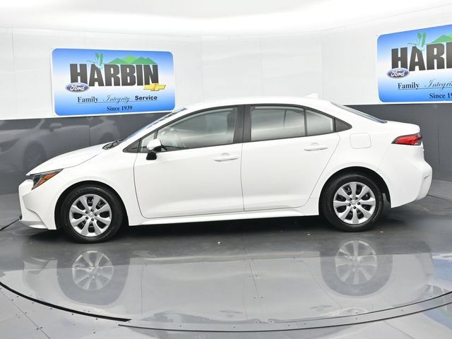 Used 2024 Toyota Corolla LE FWD image 2