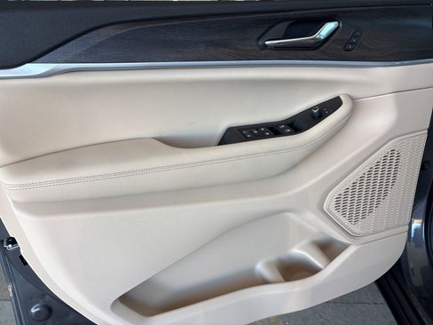 New 2025 Jeep Grand Cherokee Limited image 9