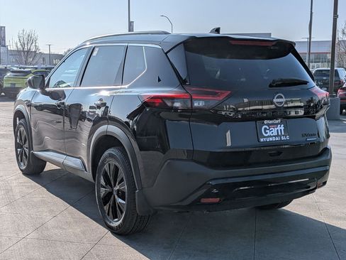 Used 2023 Nissan Rogue SV w/ SV Premium B Package image 8