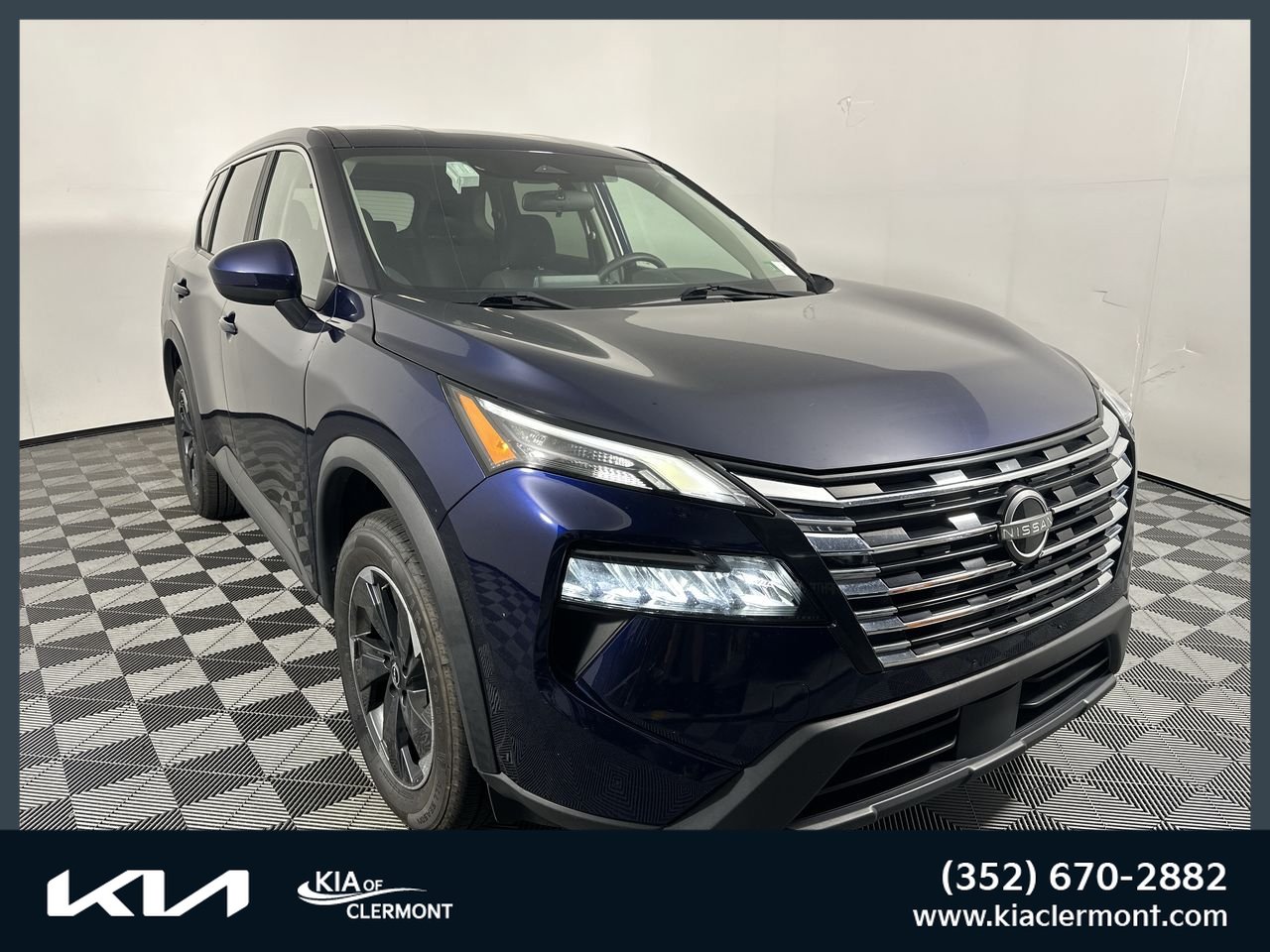 Used 2024 Nissan Rogue SV AWD/4WD image 1