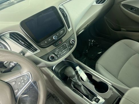 Used 2022 Chevrolet Malibu LT FWD image 19