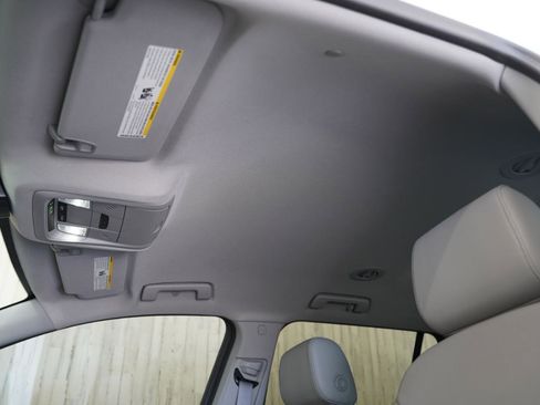 Used 2023 GMC Acadia SLT FWD image 25