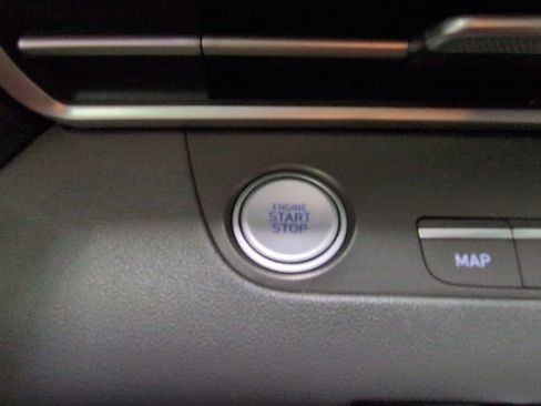 Used 2023 Hyundai Elantra SEL w/ Convenience Package FWD image 9