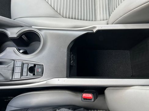 Used 2024 Toyota Camry SE image 23