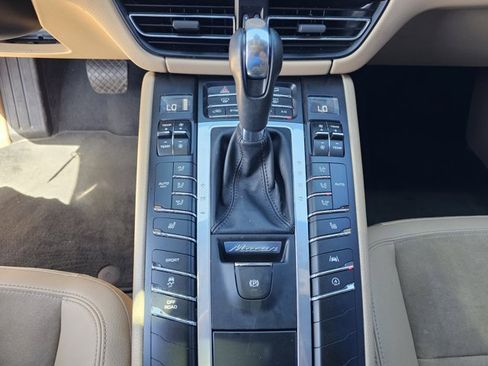 Used 2021 Porsche Macan AWD/4WD image 53