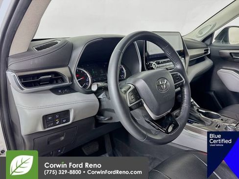 Used 2022 Toyota Highlander Limited image 11