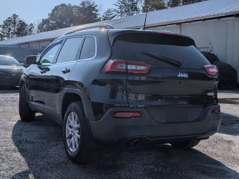 Used 2016 Jeep Cherokee Latitude w/ Cold Weather Group AWD/4WD image 2