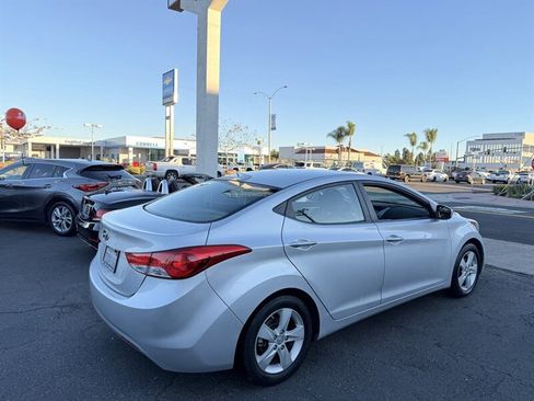 Used 2013 Hyundai Elantra GLS w/ Preferred Pkg image 4