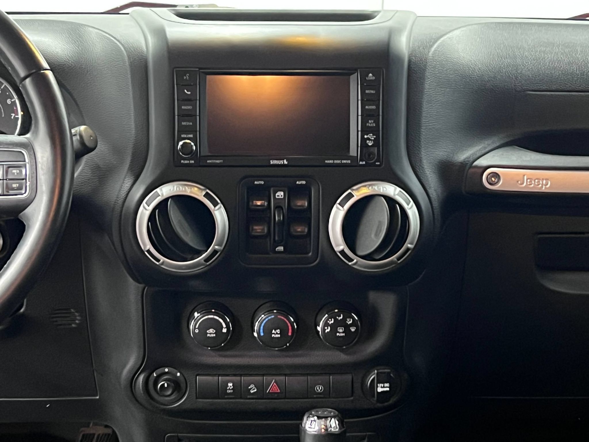 Used 2017 Jeep Wrangler Unlimited Rubicon w/ Connectivity Group AWD/4WD image 14