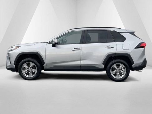 Used 2023 Toyota RAV4 XLE w/ Convenience Package image 5