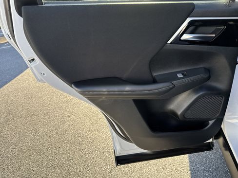 Used 2022 Mitsubishi Outlander ES image 27