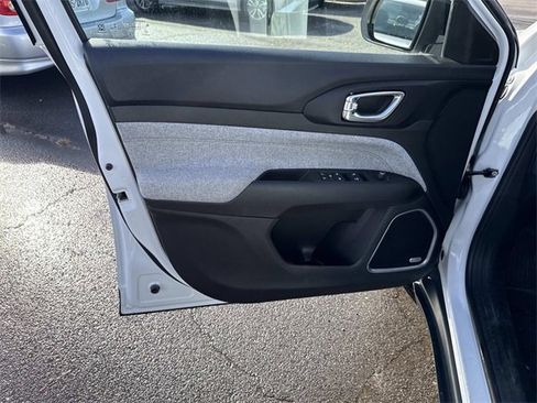 Used 2022 Jeep Compass Latitude w/ Sun and Sound Group image 13