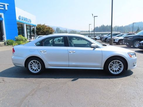 Used 2015 Volkswagen Passat 1.8T Limited Edition FWD image 9