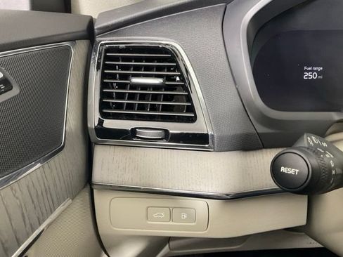 Certified 2025 Volvo XC90 T8 Plus w/ Protection Package Premier AWD/4WD image 25