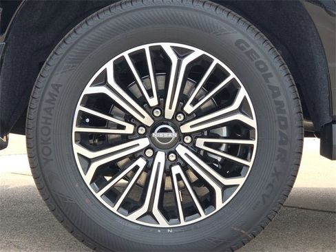 New 2025 Nissan Armada Platinum w/ Convenience Package image 9