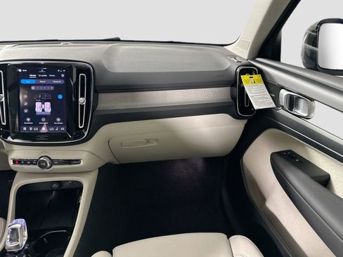 New 2026 Volvo XC40 B5 Ultra w/ Protection Package Premier image 28