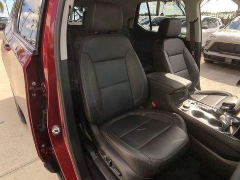 Used 2021 Chevrolet Traverse RS image 33