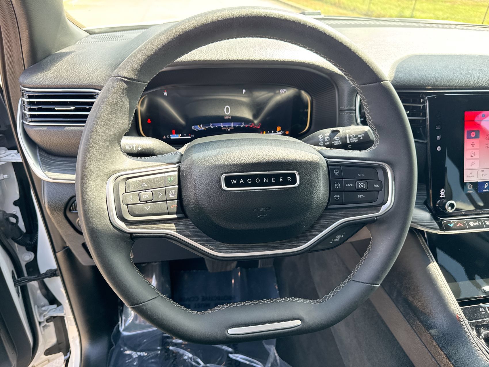 Used 2024 Jeep Wagoneer L Series II RWD image 14