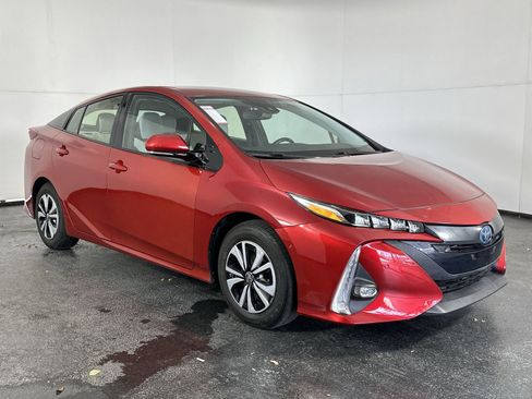 Used 2018 Toyota Prius Prime Advanced w/ Carpet Mat Package image 3