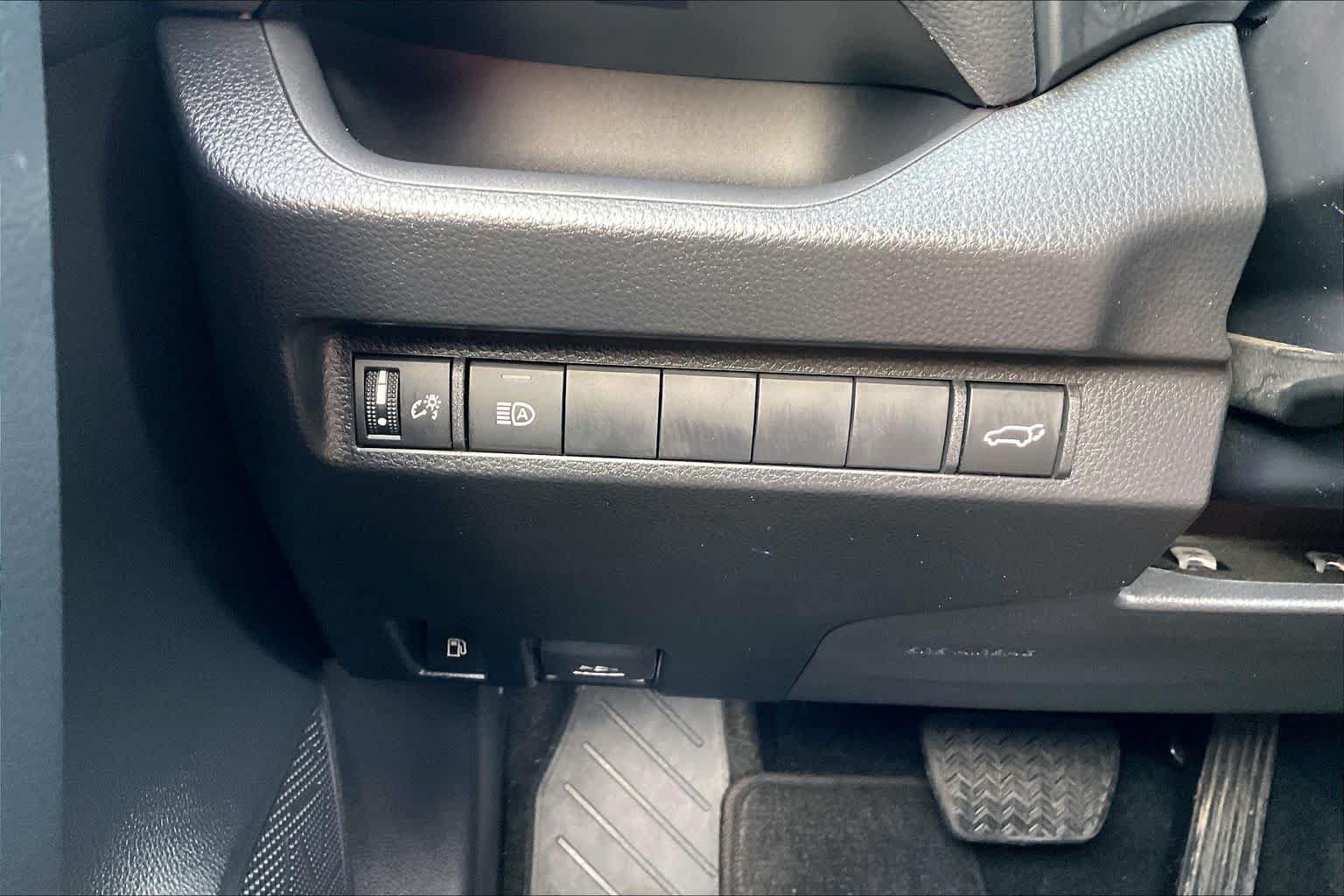 Used 2025 Toyota RAV4 XSE AWD/4WD image 34