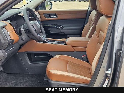 New 2026 Nissan Pathfinder Platinum image 11