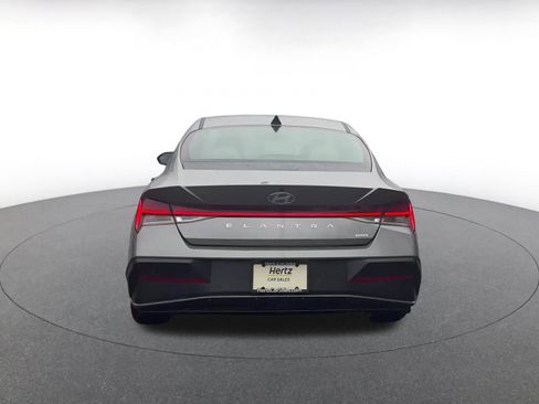 Used 2025 Hyundai Elantra Limited image 12