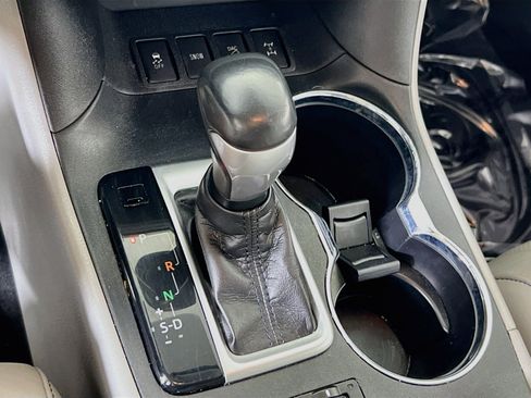 Used 2019 Toyota Highlander Limited AWD/4WD image 16